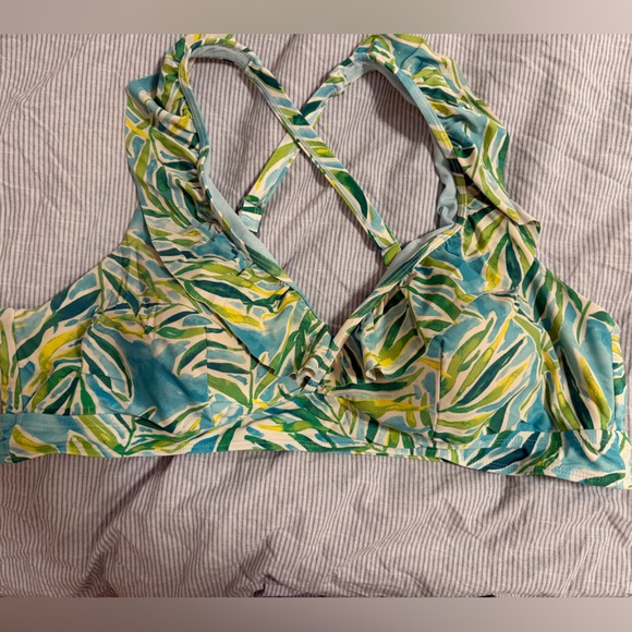 Torrid Wireless Triangle Ruffle Bikini Top Size 4 - Picture 4 of 5